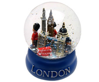 Dreaming of a White Christmas. London Snow Globe available from yarto.co.uk